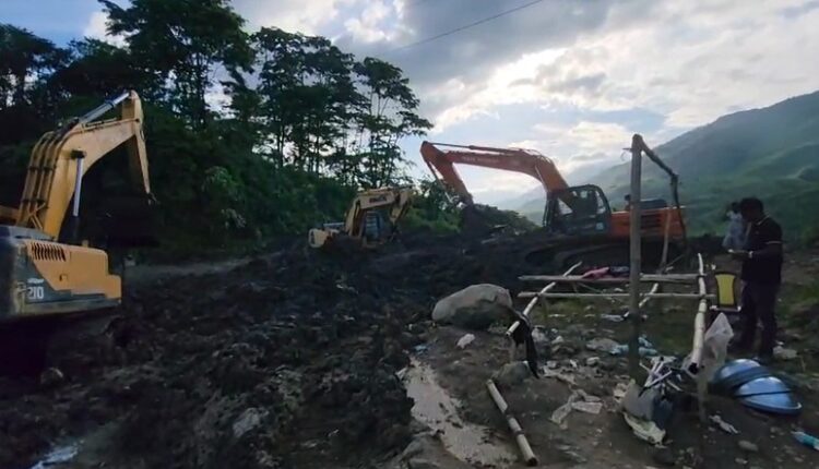 BARAK RAILSERVICE: রেল এবং সড়কপথে যোগাযোগ বিচ্ছিন্ন বরাক