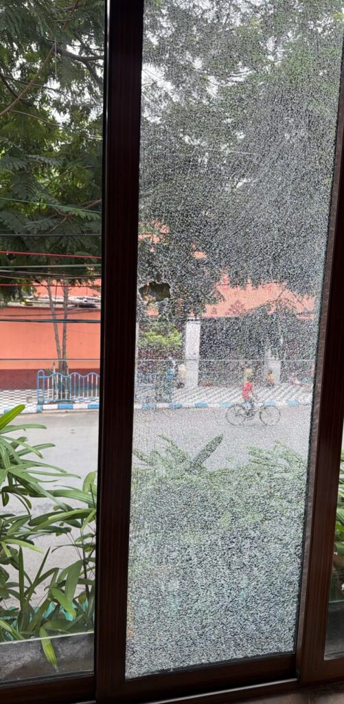 ভাঙল অভিষেকের জানালার কাঁচ