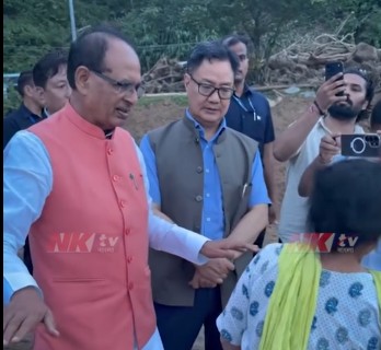 ক্ষতিগ্রস্তদের সাথে কথা বললেন মন্ত্রীরা